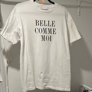 White Graphic Tee "BELLE COMME MOI"